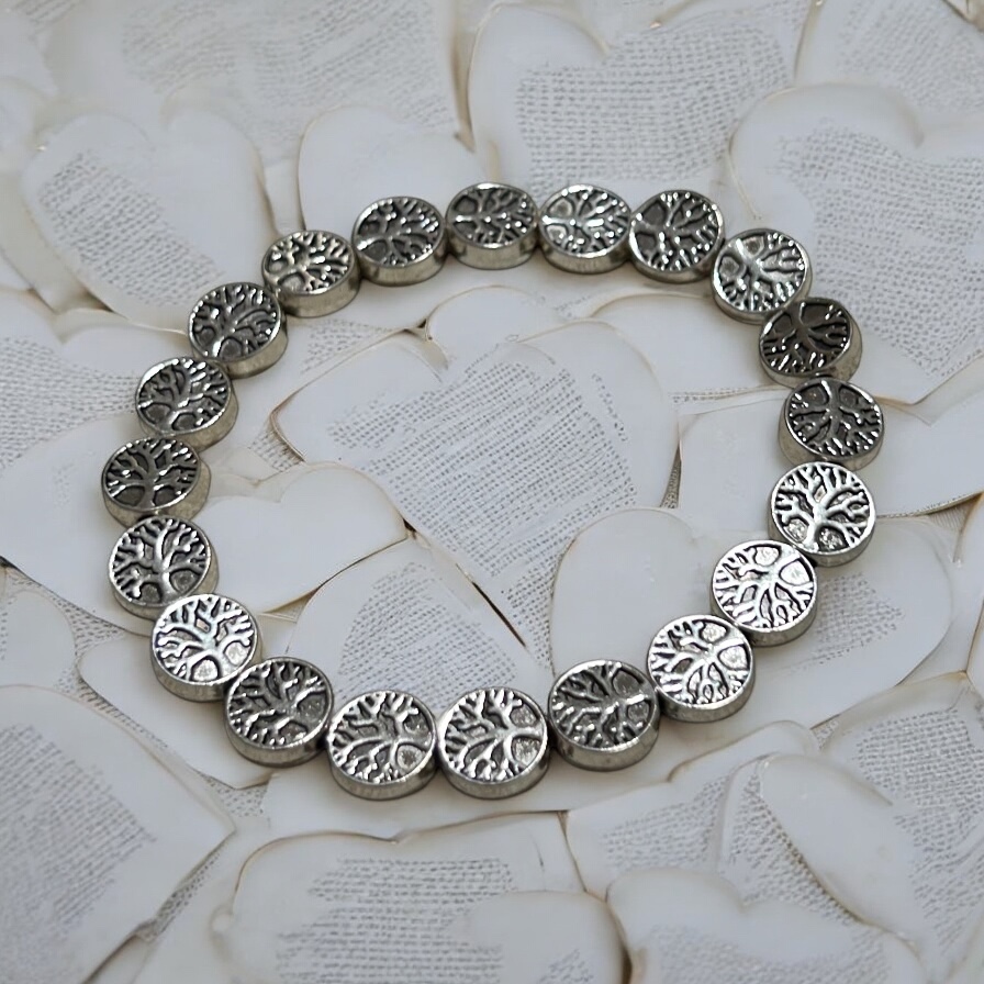 Pulsera artesanal de zamak con diseño del Árbol de la Vida